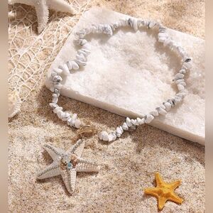 NWT Bohemian Natural Stone Star Fish Crystal Embellished Gold Toggle Necklace